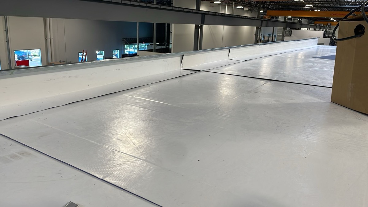 Finished single-ply membrane panels with clean seams